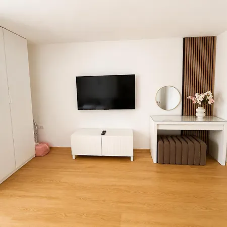 Lan Urban With Prime Location And Parking Apartment Ljubljana
